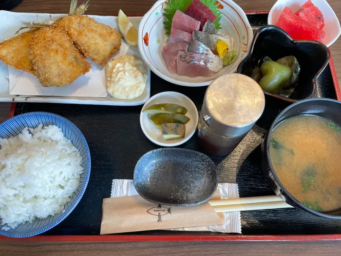 三崎「涌魚」金アジのフライと刺身定食
