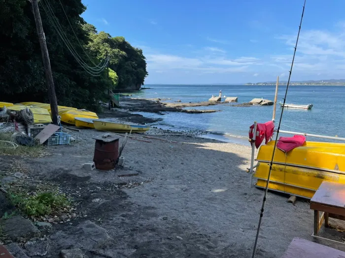 油壷釣船組合の海、レンタルボートが並んでいます